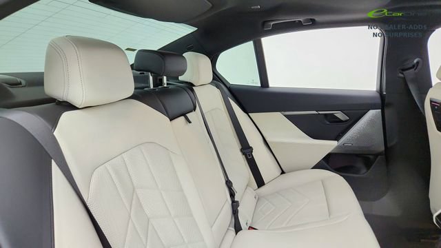Used 2025 BMW i5 xDrive40 w/ Premium Package image 25