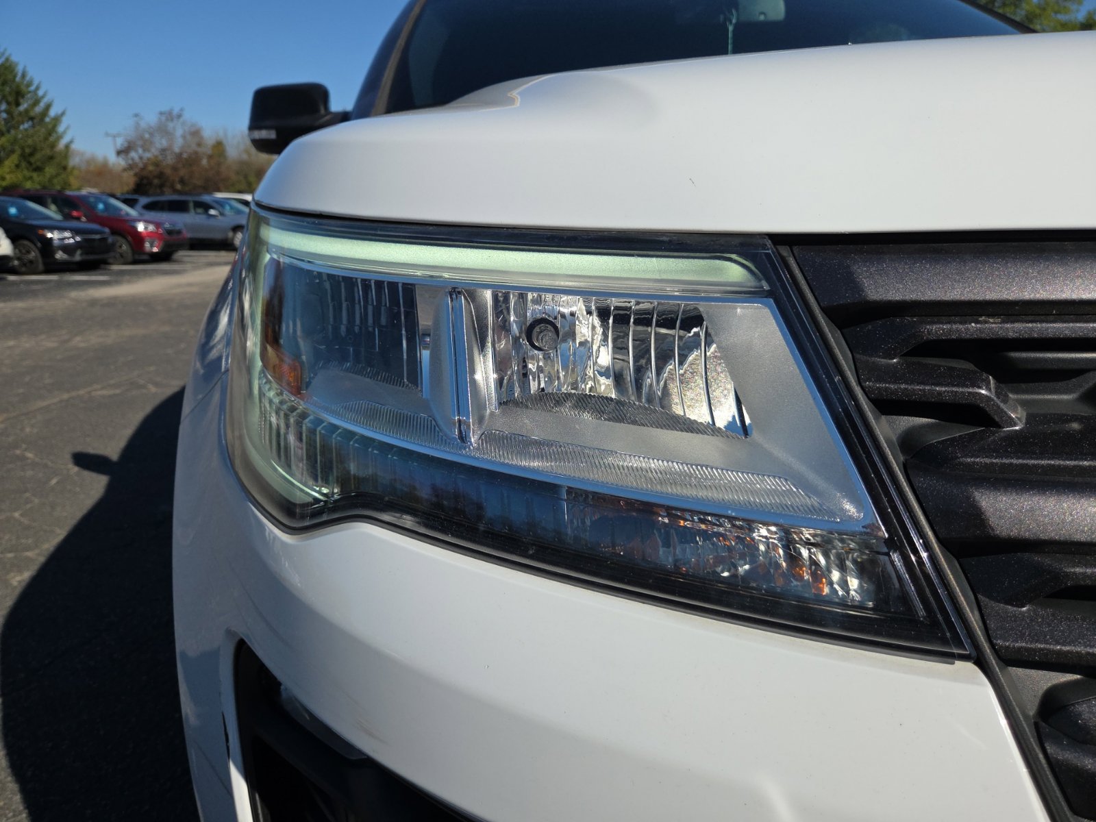 Used 2018 Ford Explorer XLT w/ Equipment Group 202A AWD/4WD image 8