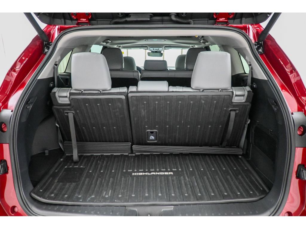 Used 2025 Toyota Highlander XLE image 54