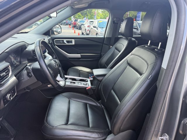 Certified 2023 Ford Explorer XLT w/ Equipment Group 202A AWD/4WD image 6