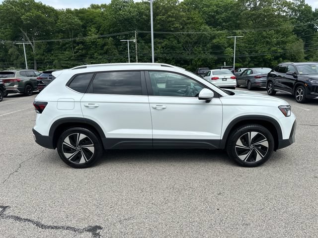 Certified 2025 Volkswagen Taos SE w/ Panoramic Sunroof Package AWD/4WD image 10