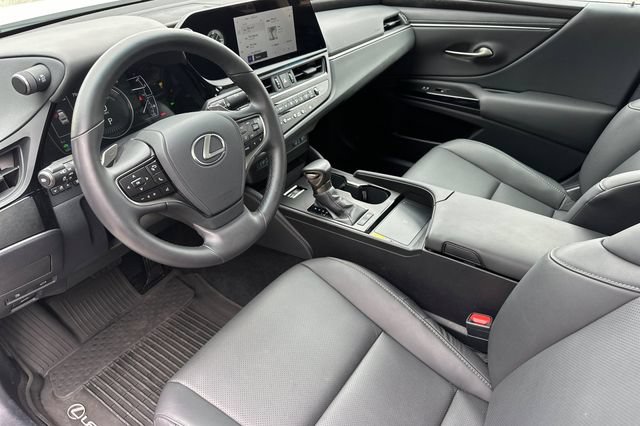 Used 2025 Lexus ES 300h w/ Premium Package FWD image 11