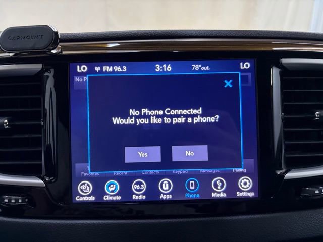 Used 2018 Chrysler Pacifica Touring-L FWD image 41