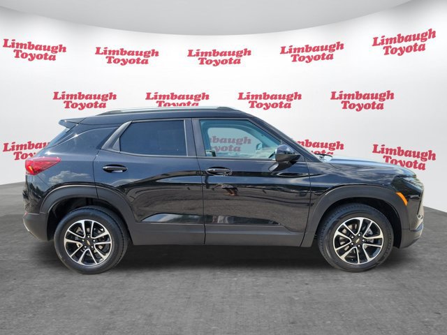 Used 2025 Chevrolet TrailBlazer LT AWD/4WD image 2