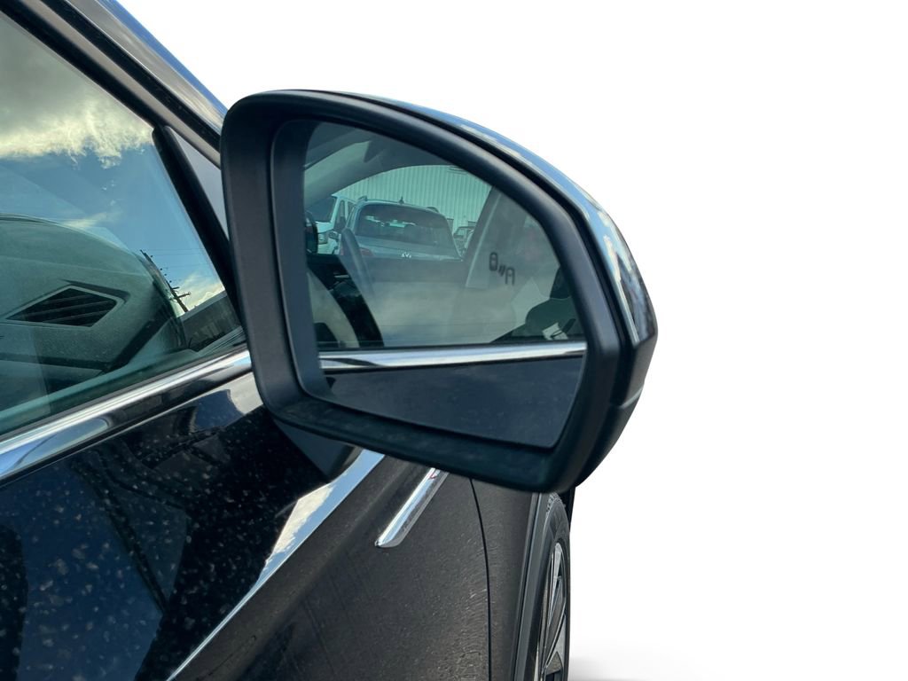 Used 2024 Volkswagen Taos SE image 16