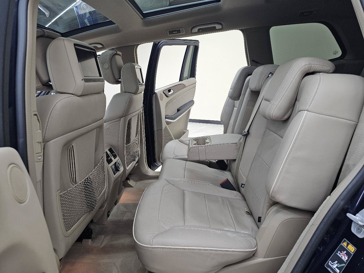 Used 2014 Mercedes-Benz GL 550 4MATIC image 26