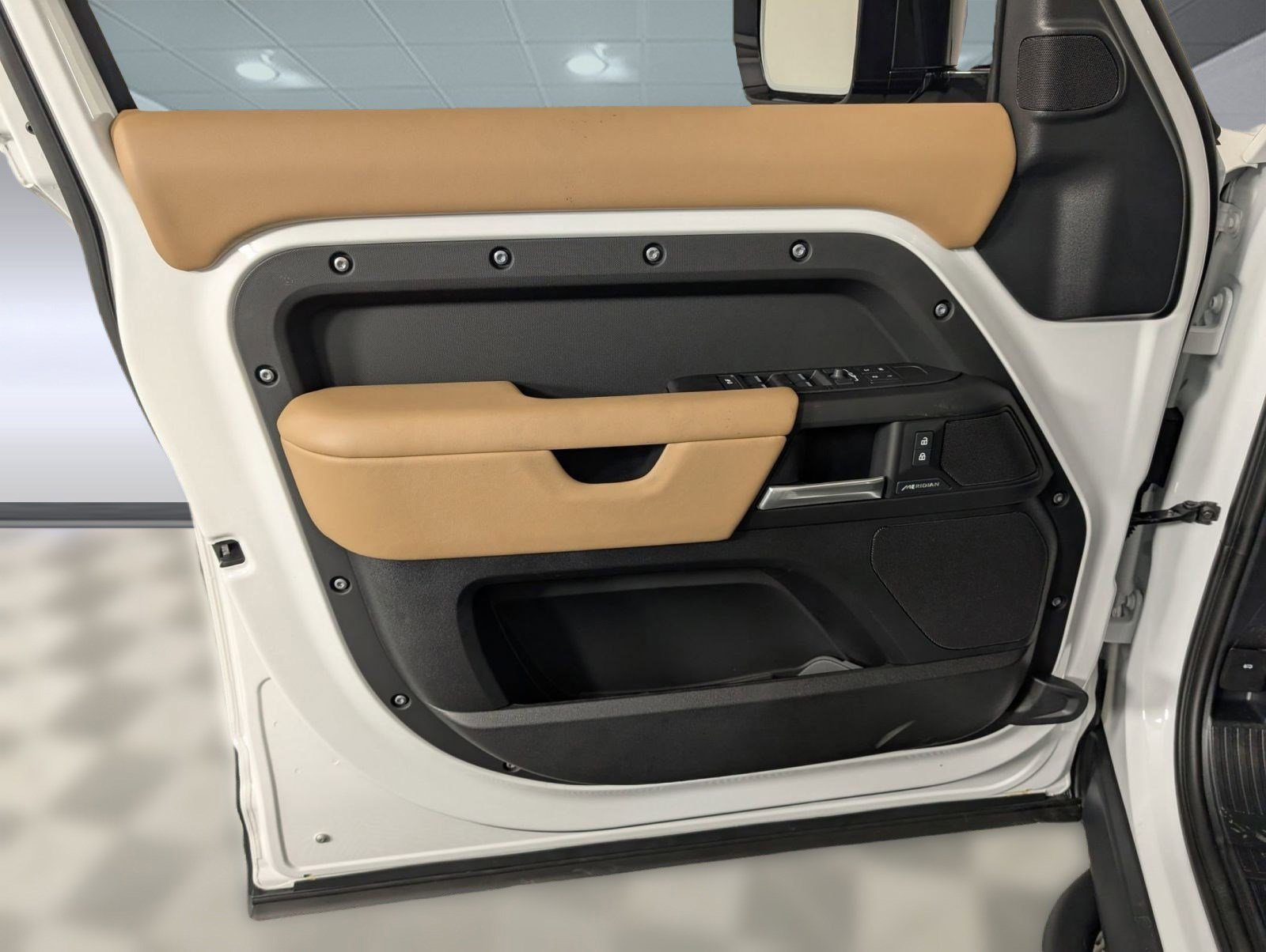 Used 2025 Land Rover Defender 110 S image 11