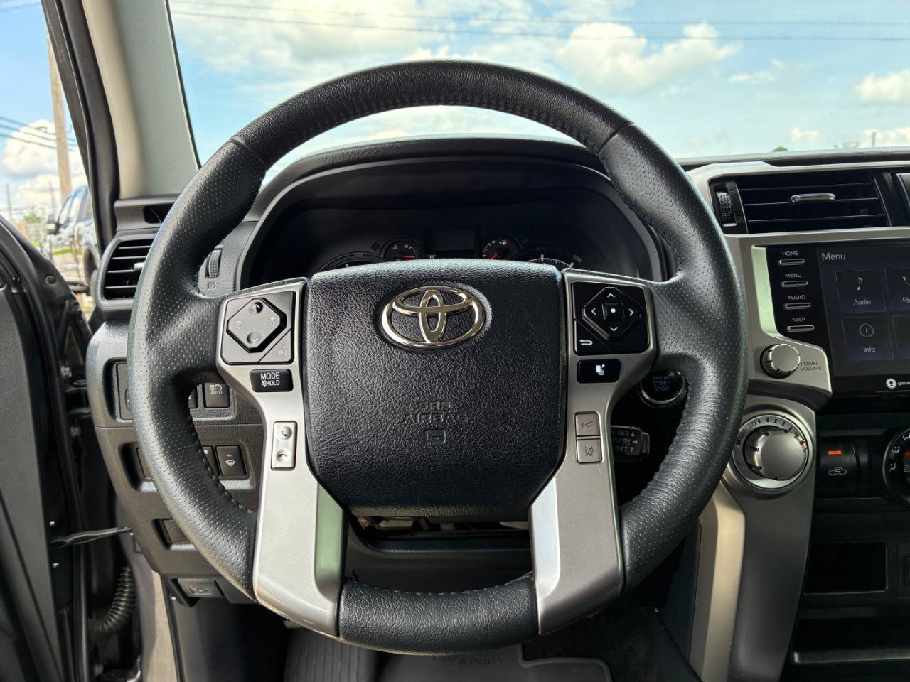 Used 2022 Toyota 4Runner SR5 AWD/4WD image 15