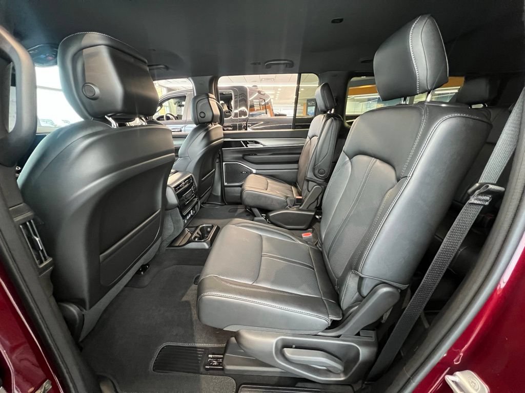 New 2026 Jeep Grand Wagoneer L Limited AWD/4WD image 5