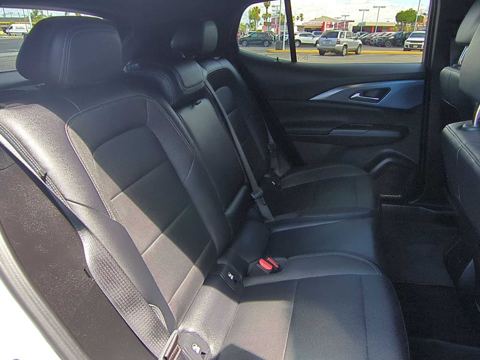 Used 2025 Chevrolet Equinox EV LT w/ Convenience Package image 26