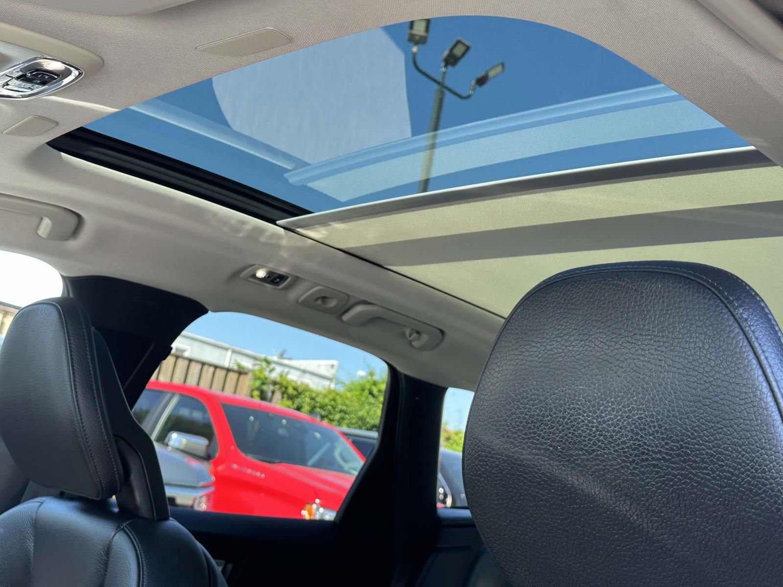Used 2018 Volvo XC60 T5 Momentum w/ Convenience Package AWD/4WD image 9