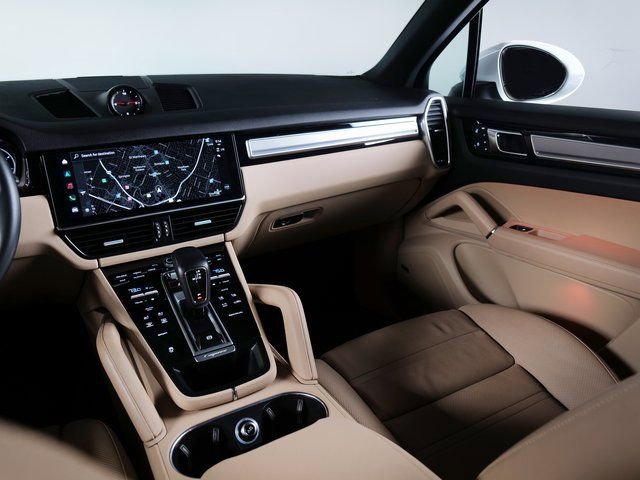 Certified 2023 Porsche Cayenne Platinum Edition image 18