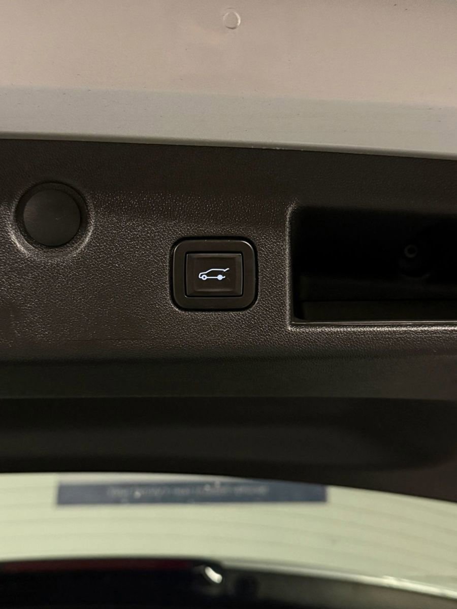 Used 2020 Chevrolet Equinox LT image 18