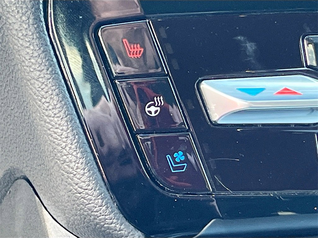 Used 2022 Ford Explorer Limited w/ Equipment Group 301A image 21