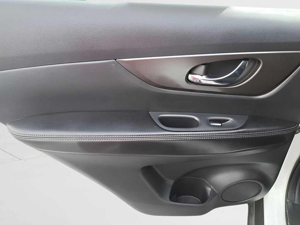 Used 2015 Nissan Rogue S image 7