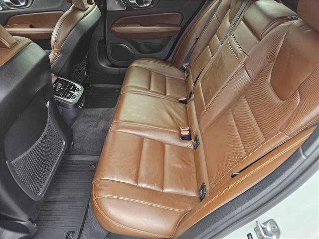 Used 2019 Volvo V60 T6 Inscription image 11