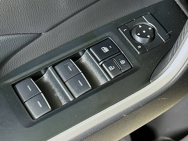 Used 2025 Toyota RAV4 XLE AWD/4WD image 18