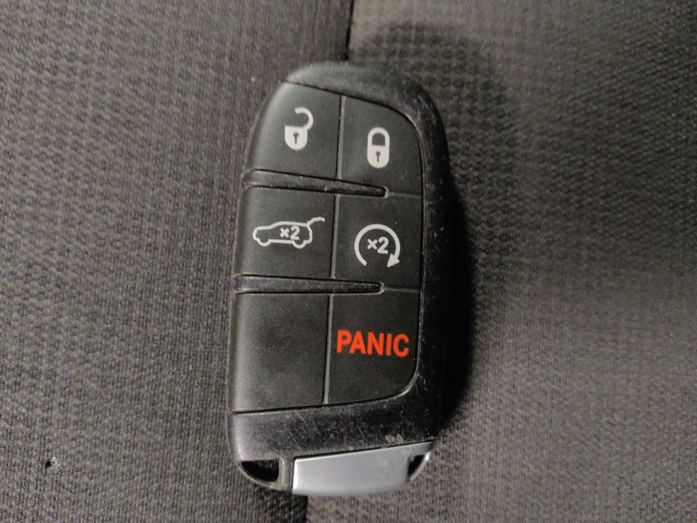 Used 2019 Jeep Grand Cherokee Laredo image 32
