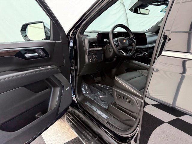 Used 2026 Chevrolet Suburban Premier AWD/4WD image 37
