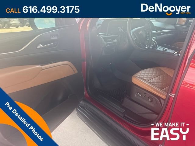 Used 2023 Cadillac Escalade Premium Luxury w/ LPO, Radiant Package AWD/4WD image 9