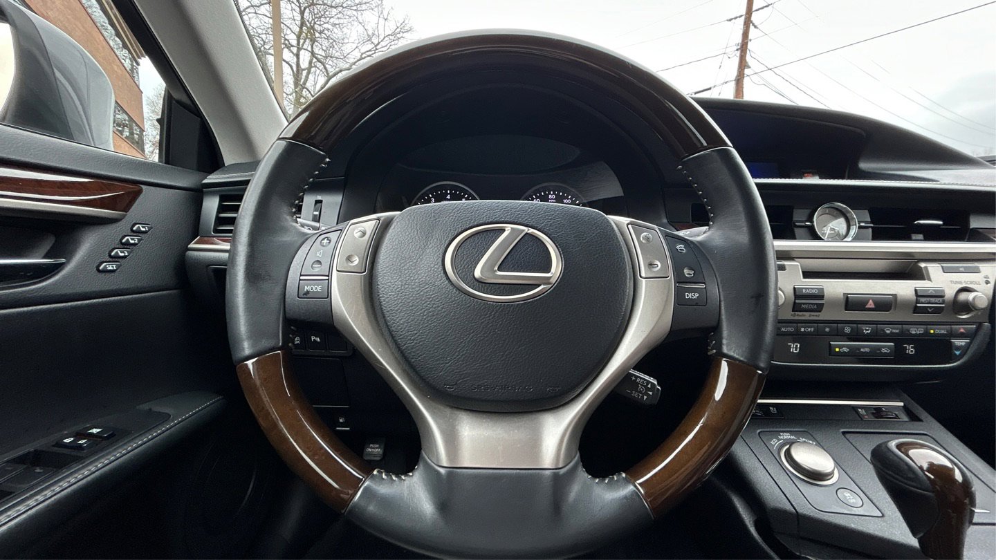 Used 2014 Lexus ES 350 w/ Premium Package image 24