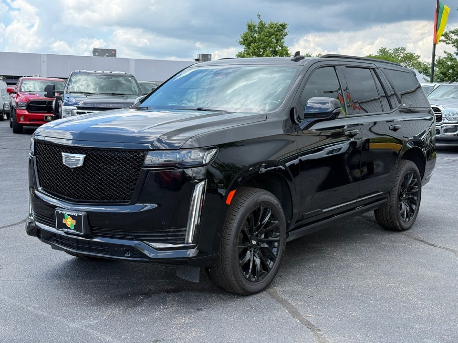 Used 2022 Cadillac Escalade Sport Platinum w/ LPO, ONYX Package AWD/4WD image 4