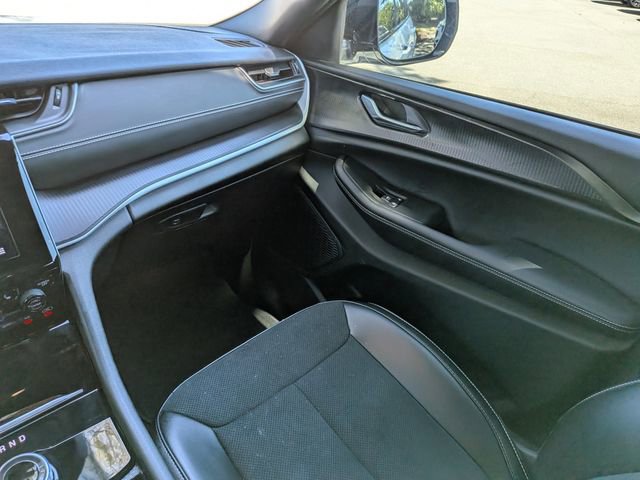 Used 2024 Jeep Grand Cherokee Altitude image 23