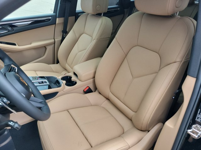 Used 2026 Porsche Macan AWD/4WD image 5