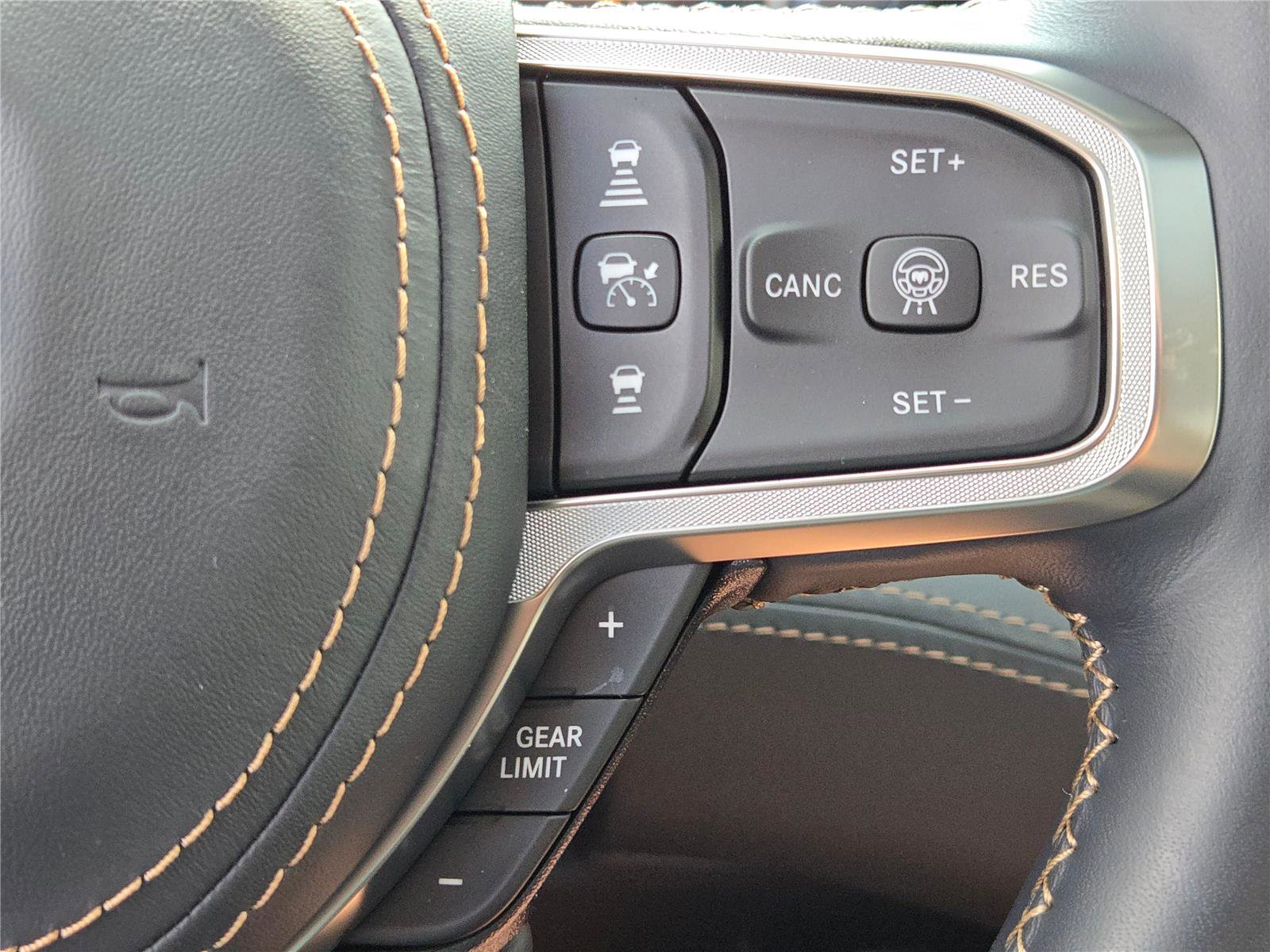 Used 2025 RAM 1500 Tungsten w/ Towing Technology Group AWD/4WD image 40
