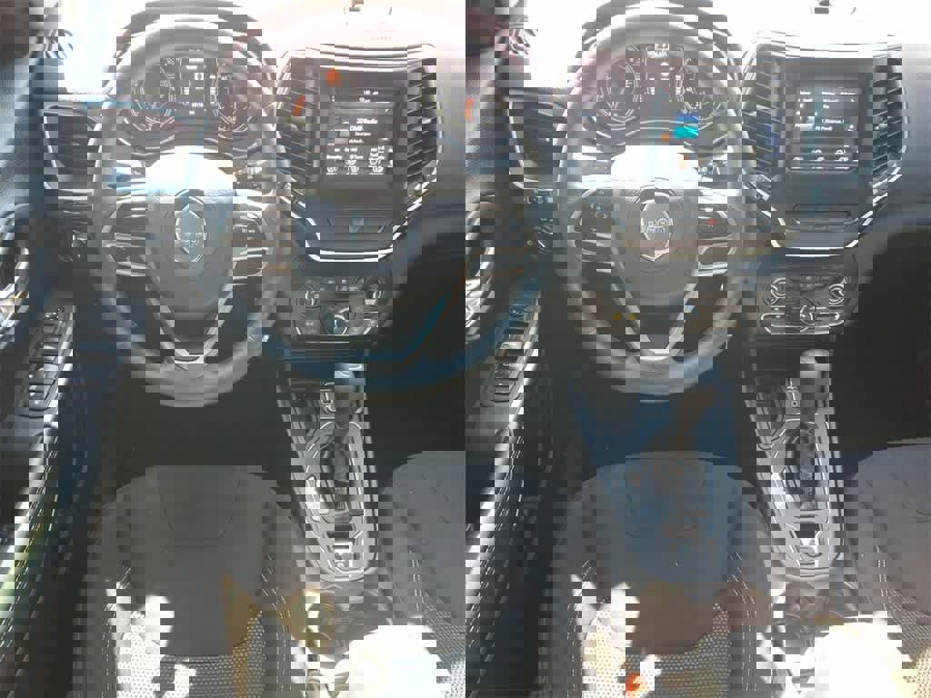 Used 2020 Jeep Cherokee Latitude image 27