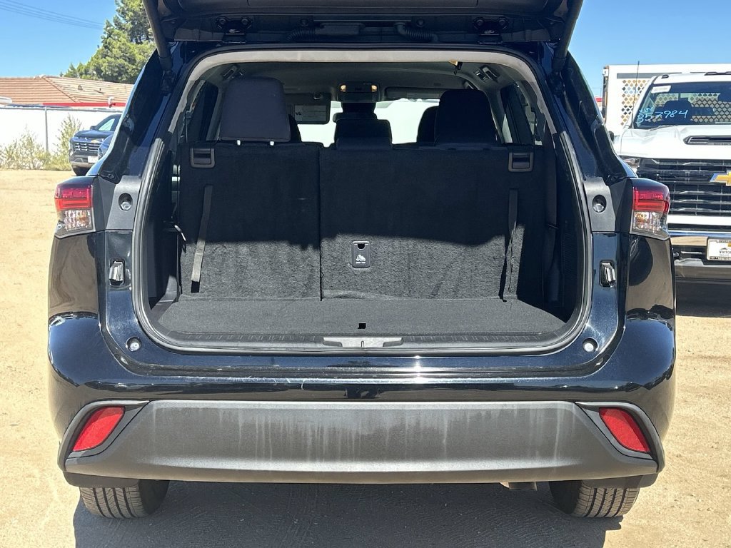 Used 2025 Toyota Highlander LE AWD/4WD image 30