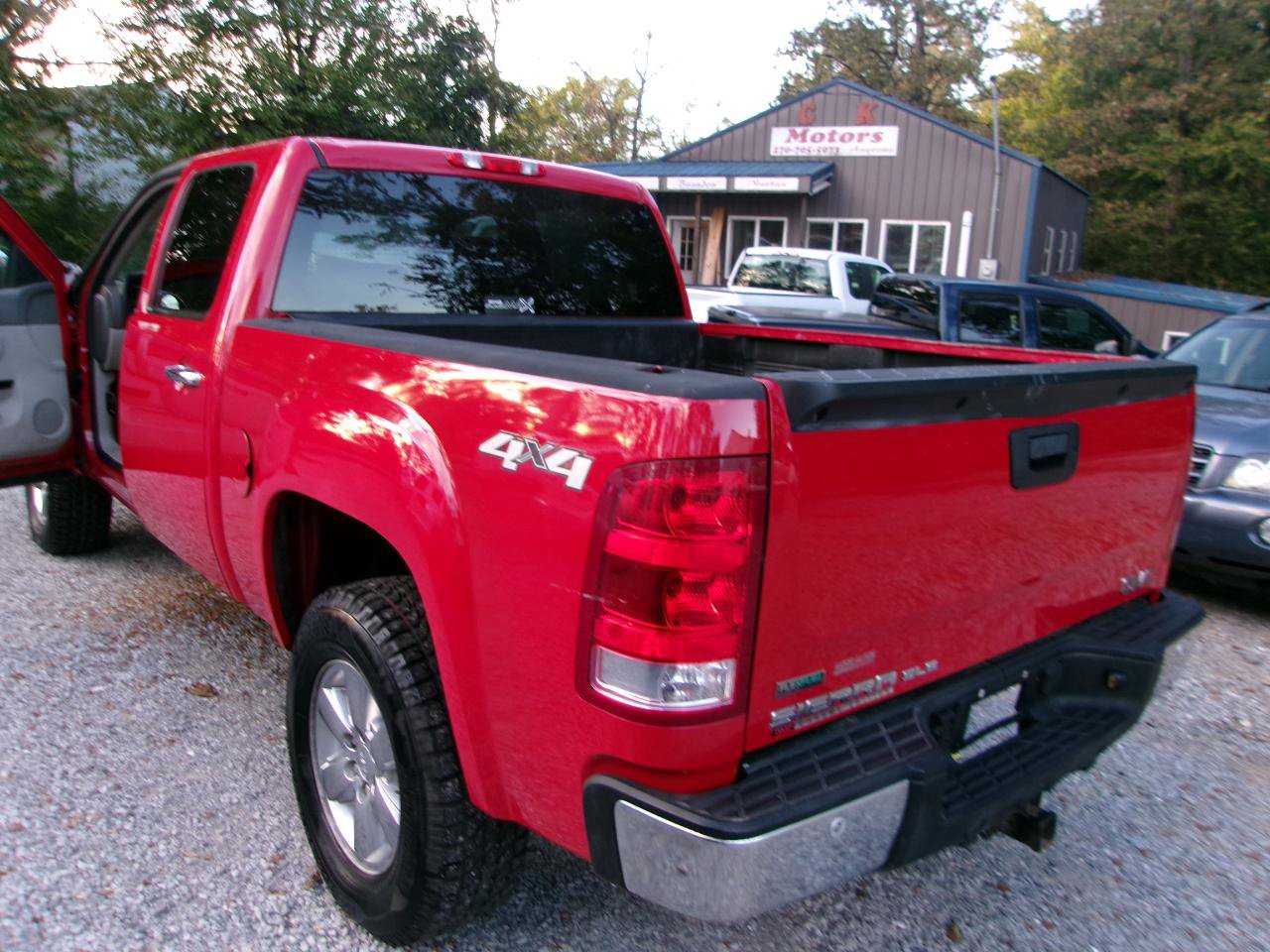 Used 2011 GMC Sierra 1500 SLE w/ Power Tech Package AWD/4WD image 10