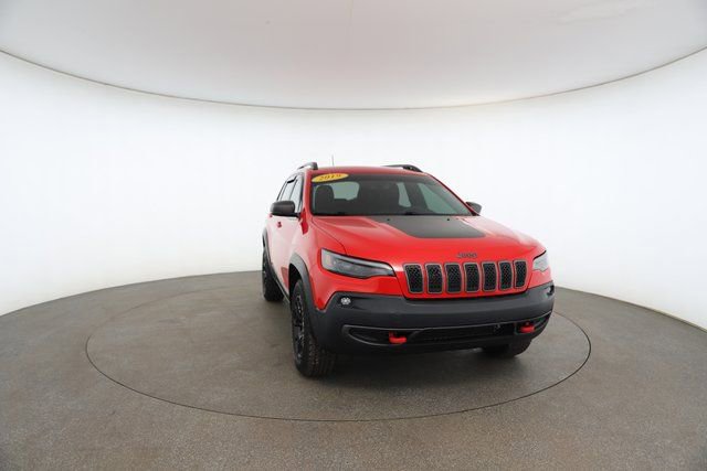 Used 2019 Jeep Cherokee Trailhawk w/ Cold Weather Group image 29