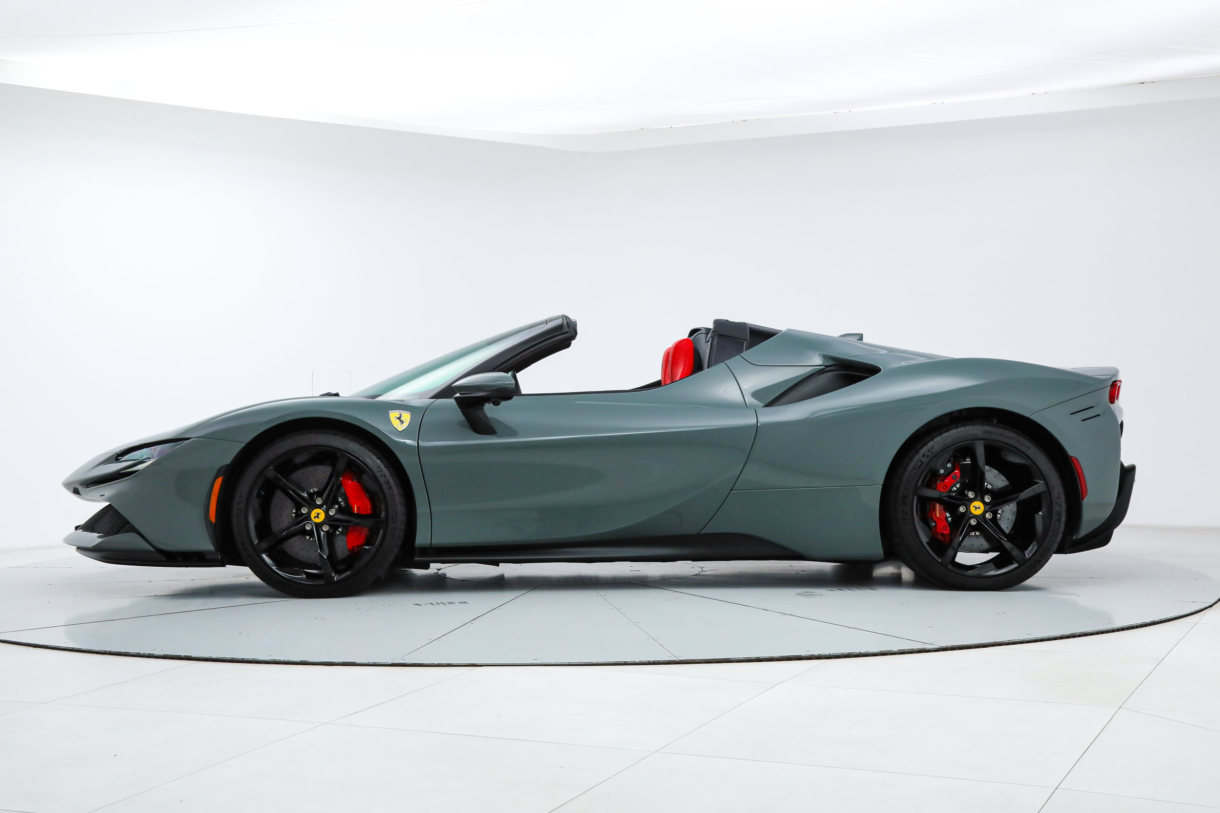 Certified 2025 Ferrari SF90 Spider AWD/4WD image 2