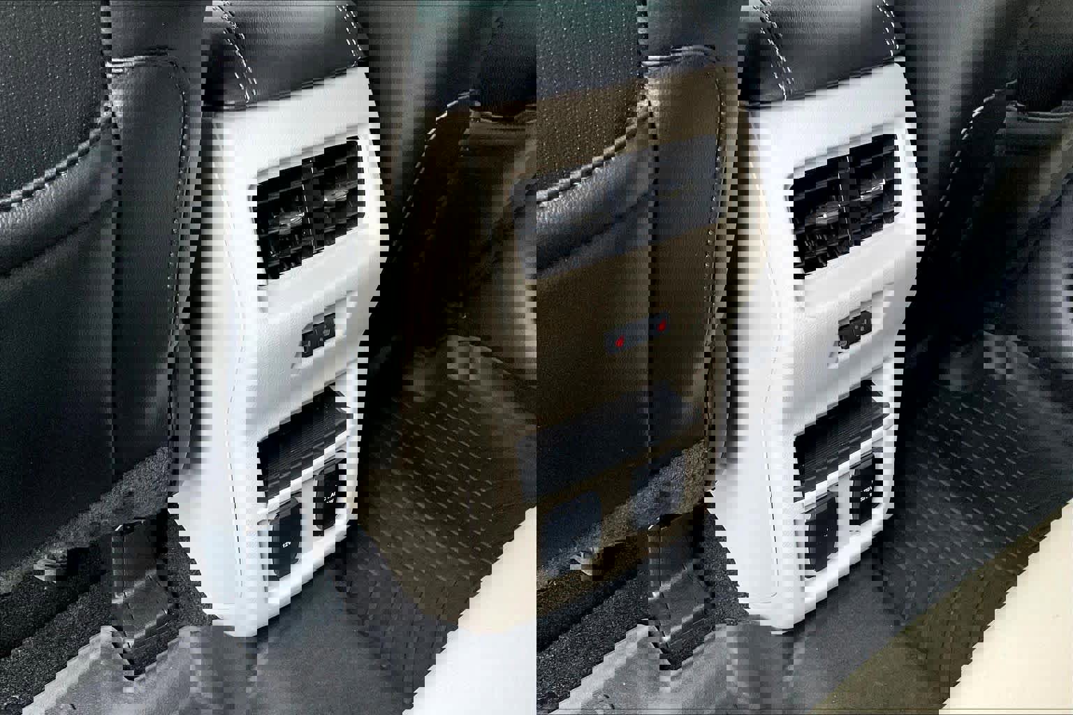 Used 2017 Ford Edge Titanium w/ Equipment Group 301A FWD image 33