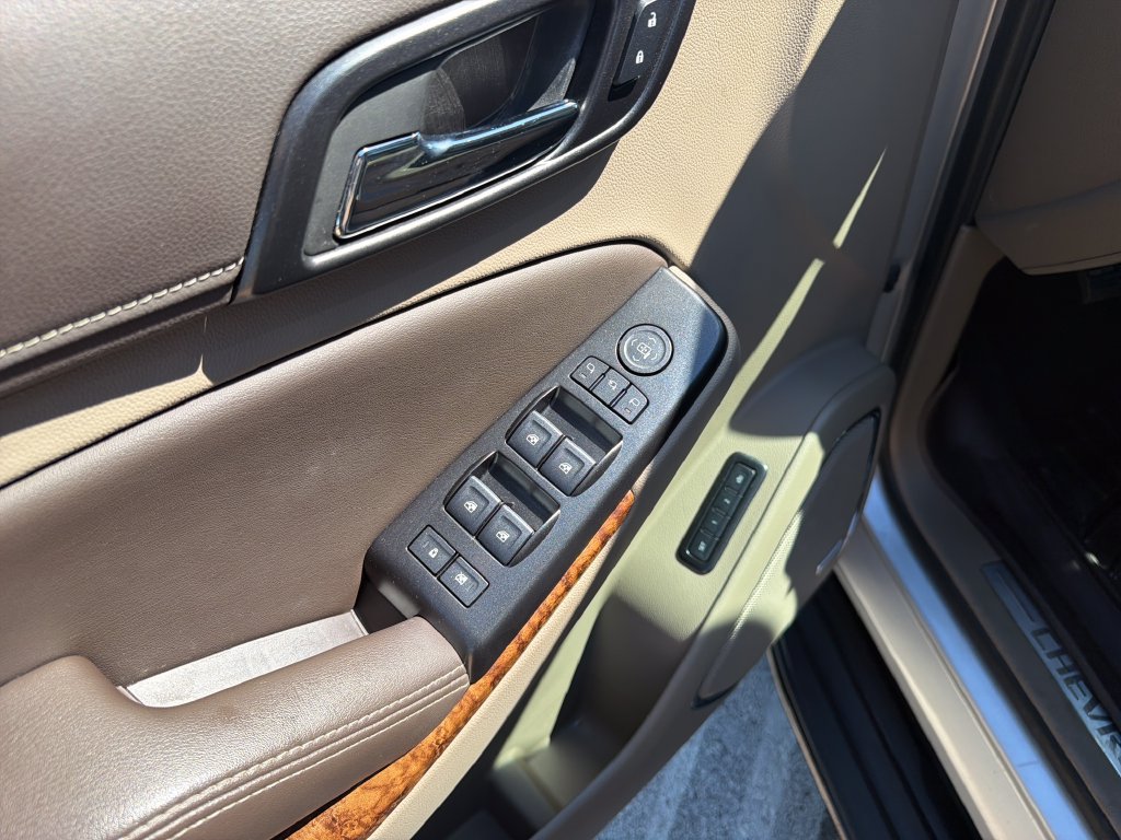 Used 2020 Chevrolet Suburban Premier RWD image 17