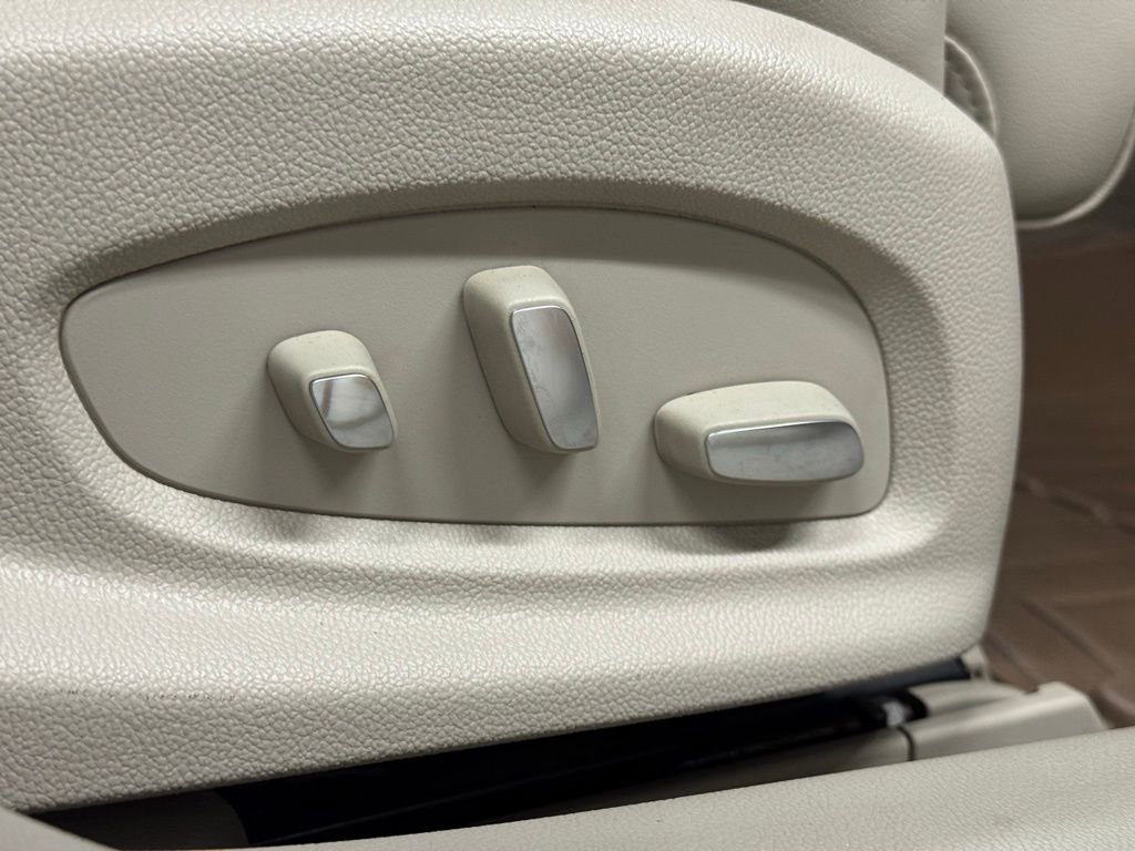 Used 2013 Cadillac XTS Luxury w/ Driver Awareness Package image 20