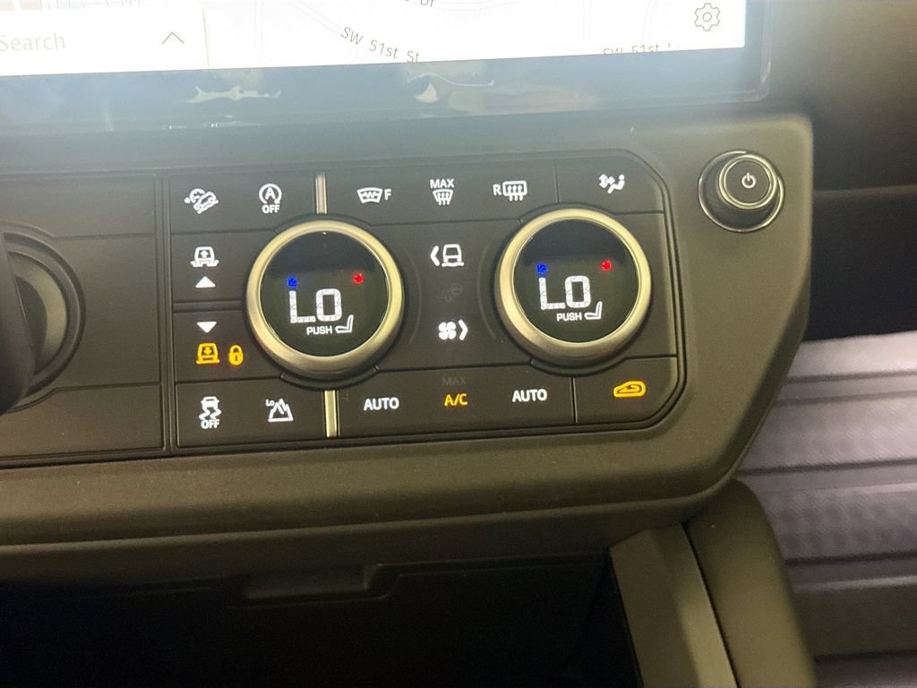 New 2026 Land Rover Defender 90 X-Dynamic SE AWD/4WD image 16