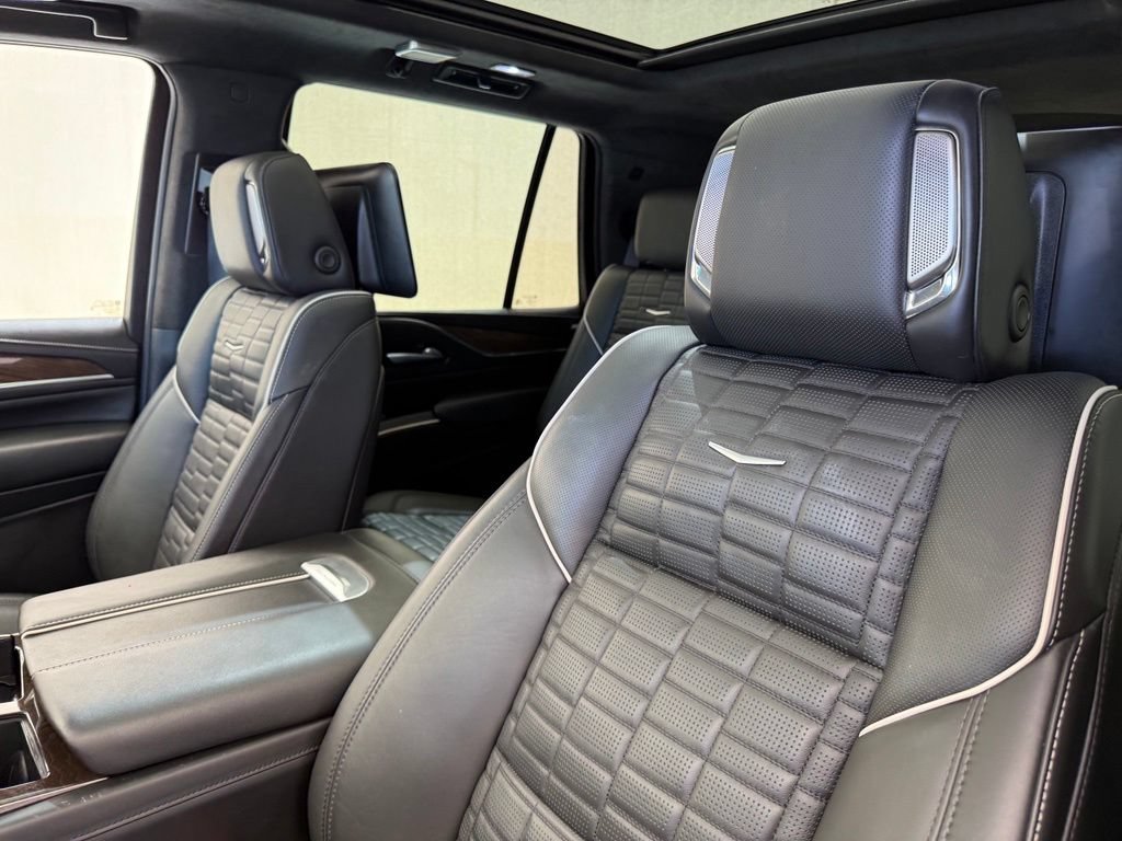 Used 2024 Cadillac Escalade Sport Platinum w/ LPO, ONYX Package AWD/4WD image 34