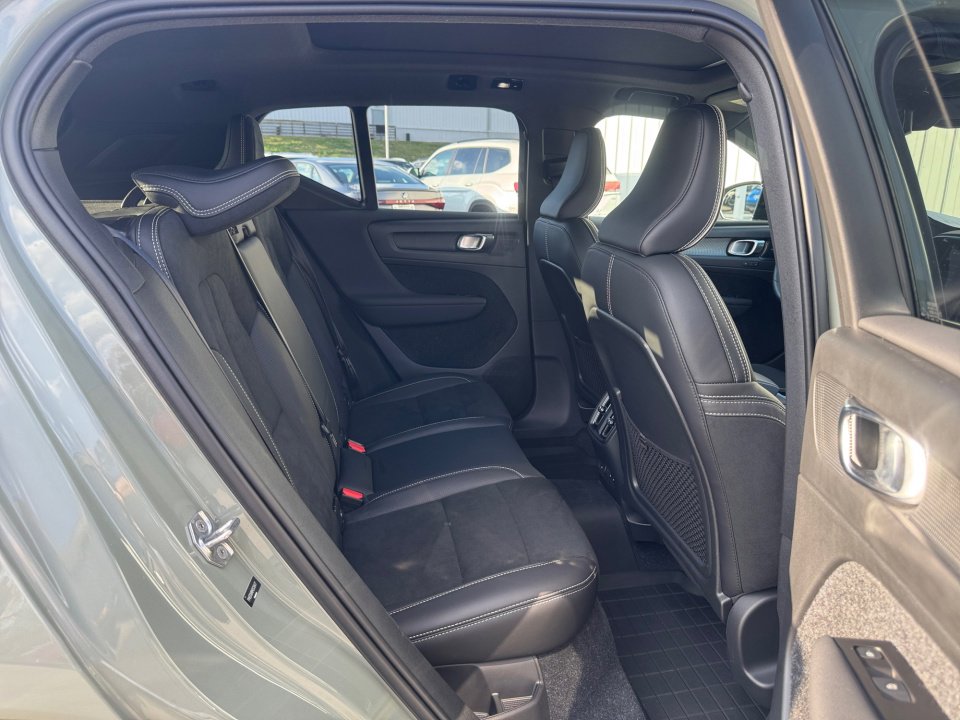 Used 2021 Volvo XC40 P8 Recharge w/ Advanced Package image 33
