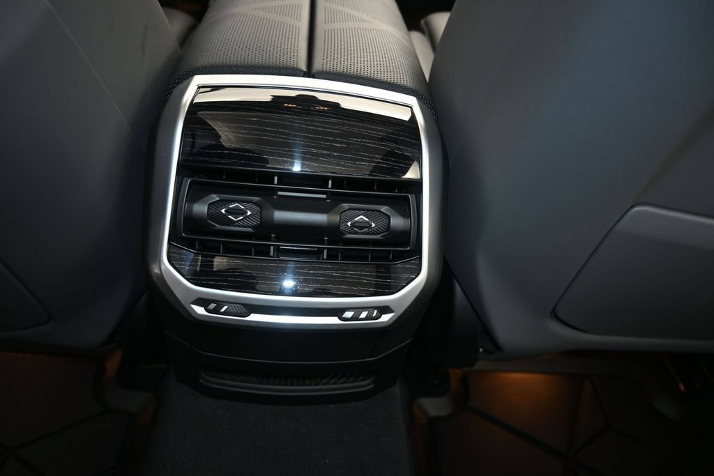 Certified 2026 BMW 740i w/ Executive Package RWD image 18