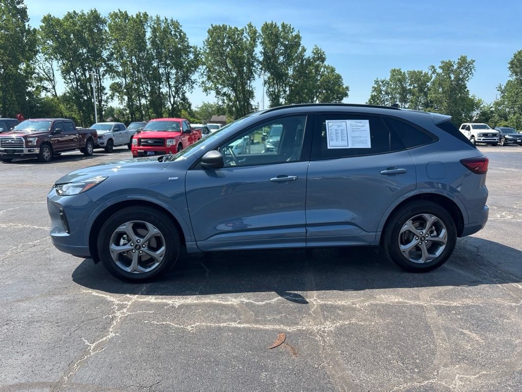 Used 2024 Ford Escape ST-Line w/ Tech Pack #1 AWD/4WD image 2