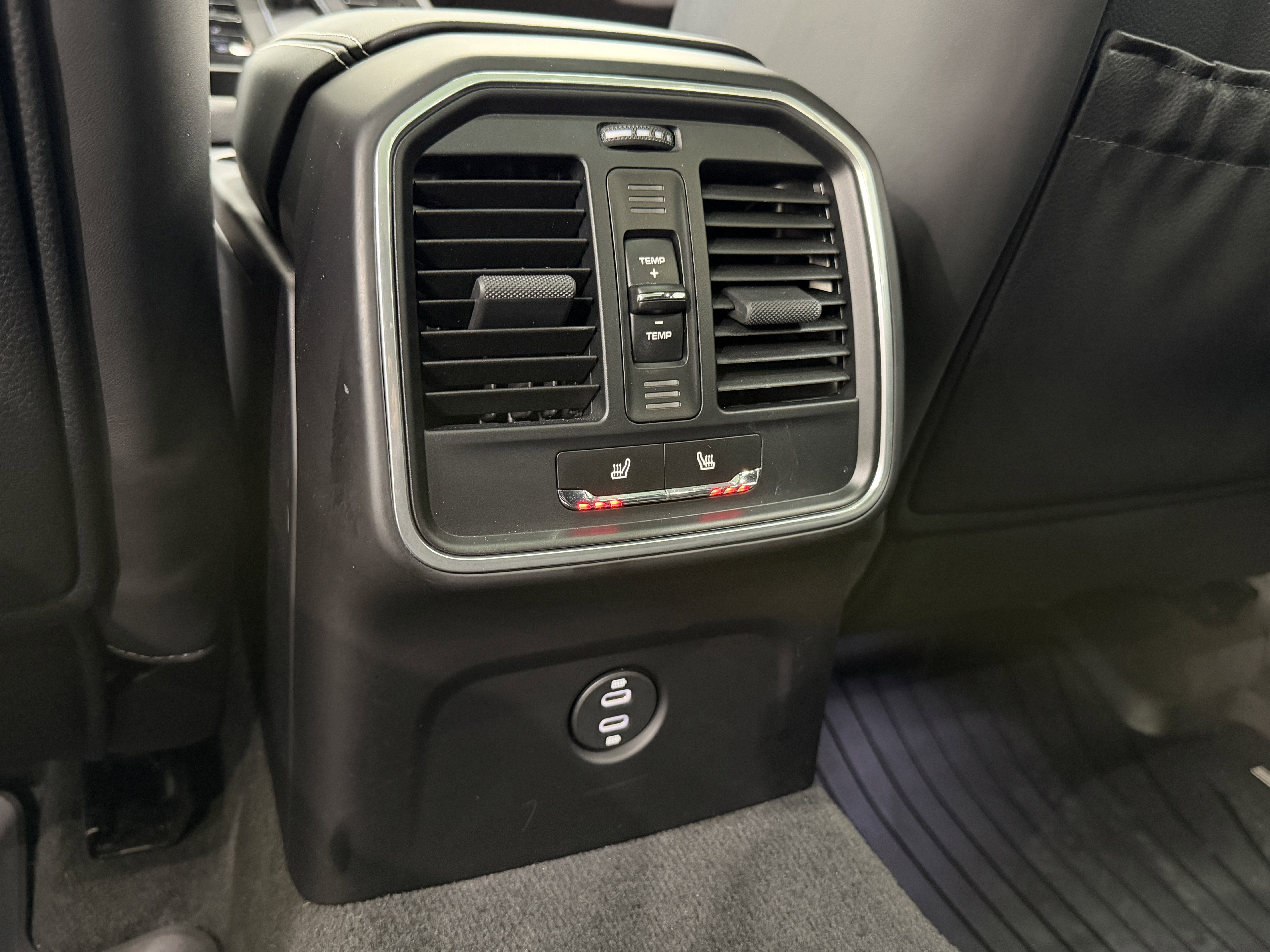 Certified 2022 Porsche Macan S AWD/4WD image 21