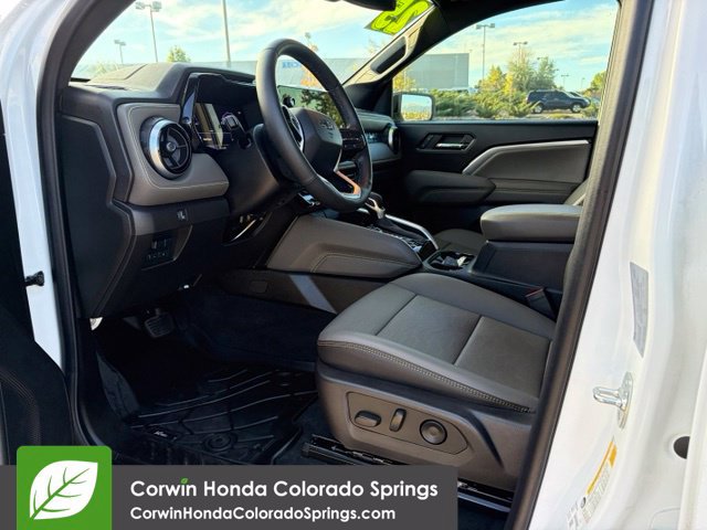 Used 2025 Chevrolet Colorado ZR2 w/ Technology Package AWD/4WD image 17