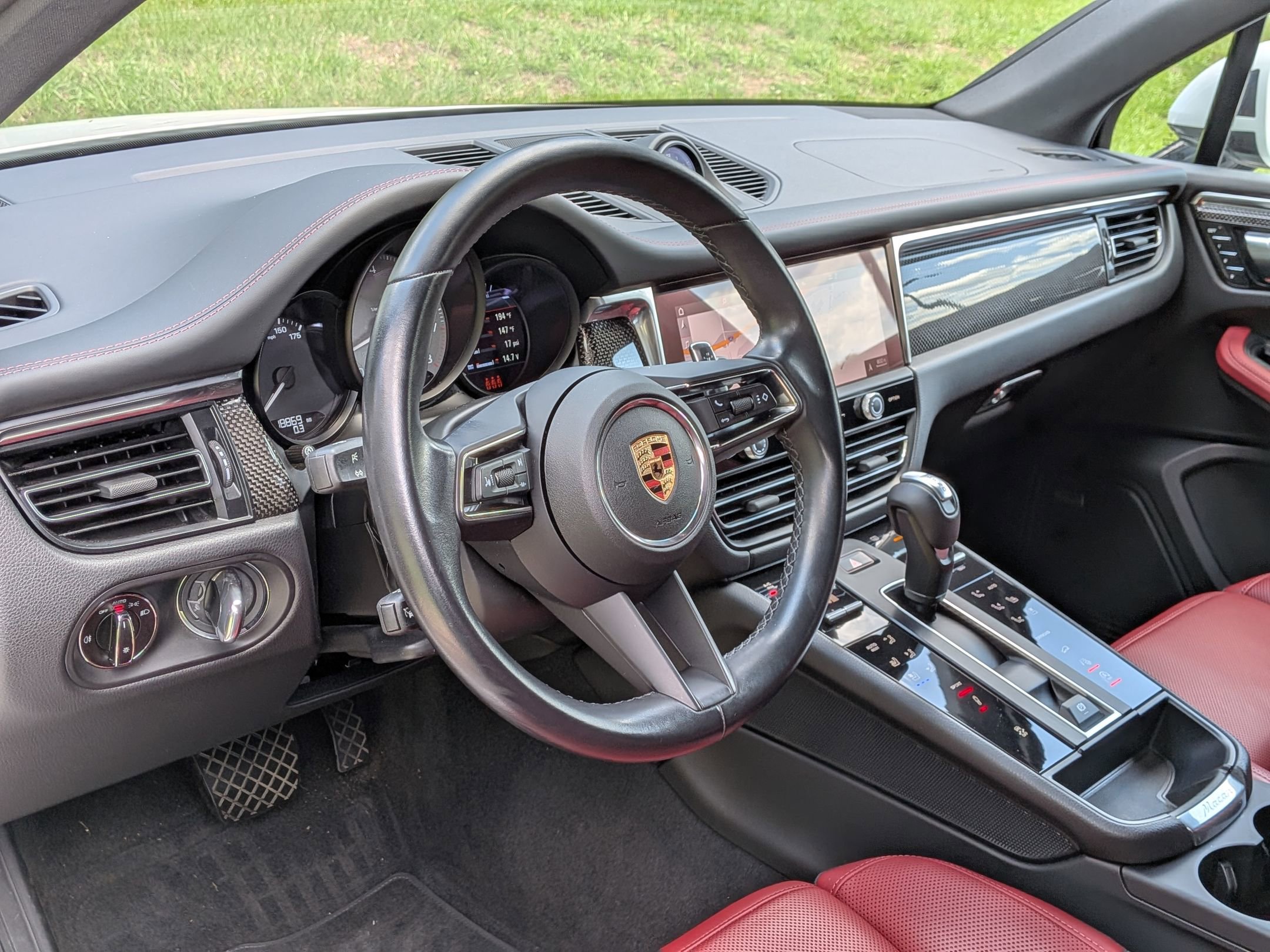 Certified 2024 Porsche Macan S AWD/4WD image 4
