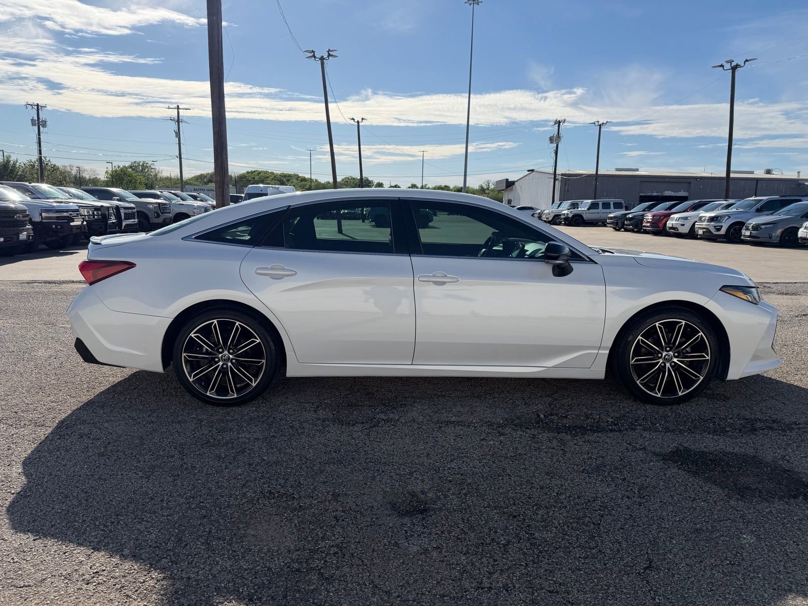 Used 2019 Toyota Avalon XSE FWD image 8