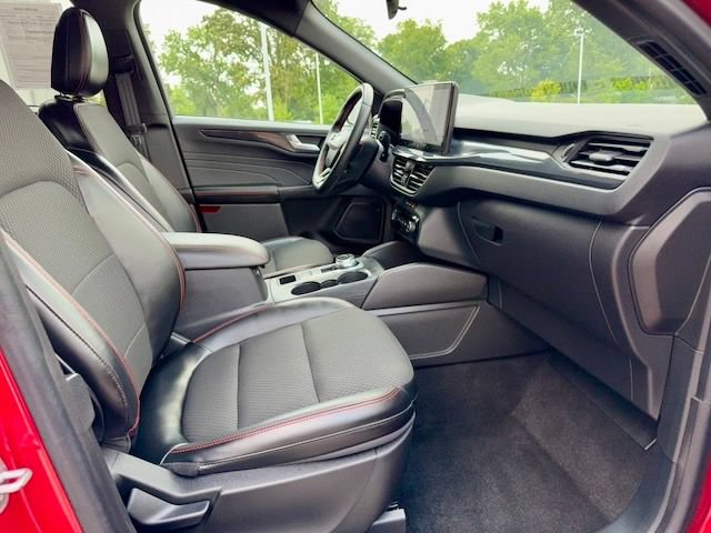Used 2024 Ford Escape ST-Line w/ Tech Pack #1 FWD image 8