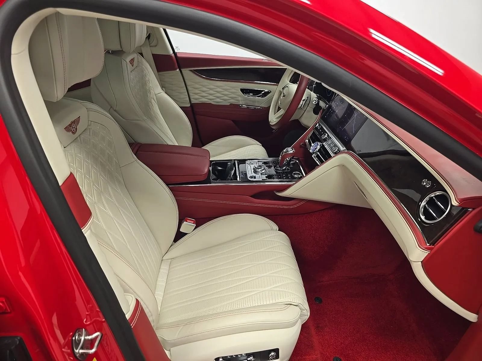 Used 2022 Bentley Flying Spur Plug-In Hybrid AWD/4WD image 13