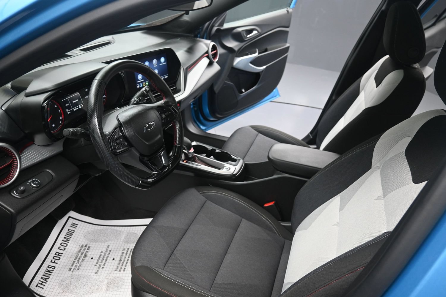 Used 2025 Chevrolet Trax RS w/ Sunroof Package FWD image 18