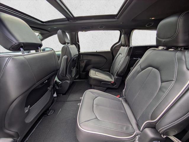 New 2026 Chrysler Pacifica Limited image 19